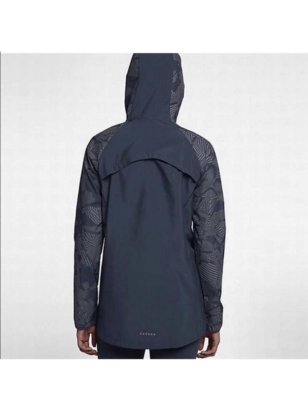 Nike Women's ESSENTIALS Flash
REFLECTIVE RUNNING JACKET - Picture 2 of 9
